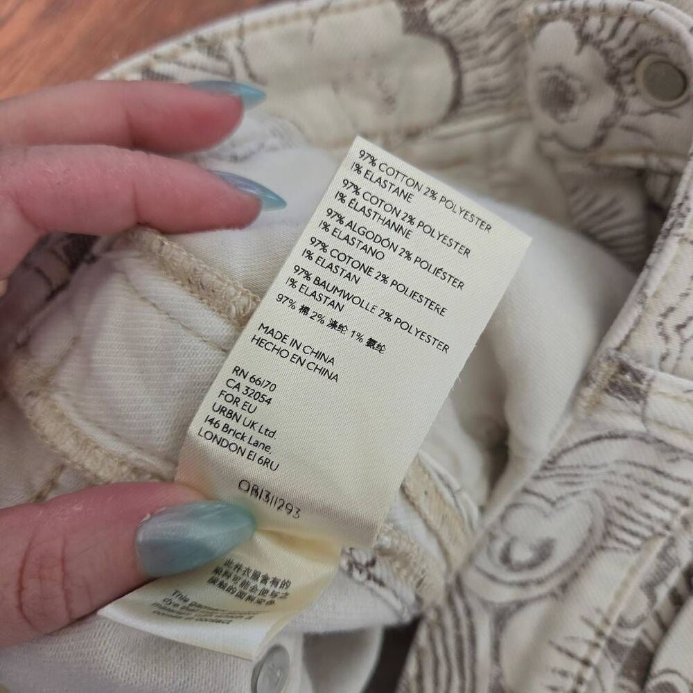 Pilcro High Rise Dolphin Cut Shorts - Picture 9 of 9
